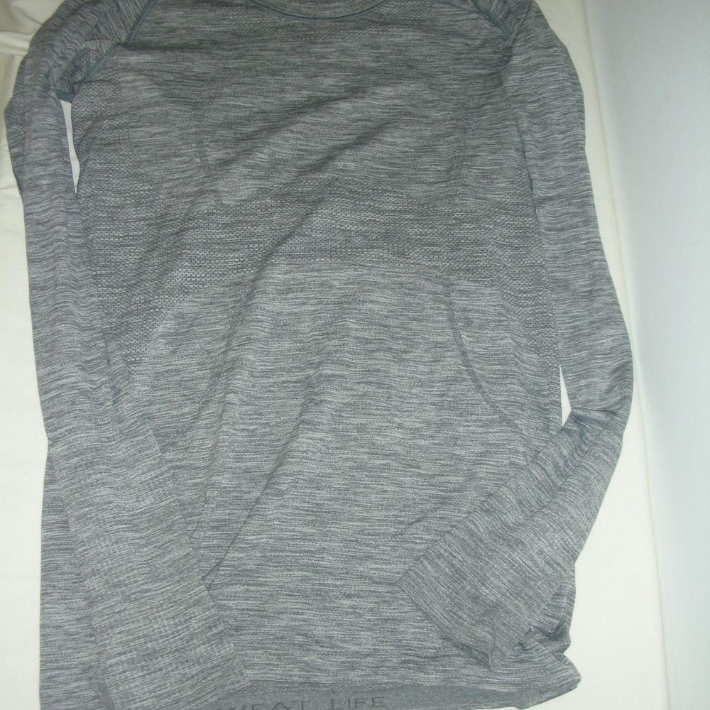 Lululemon Align Long Sleeve Gray Seamless Yoga Top Thumb Holes Size 8